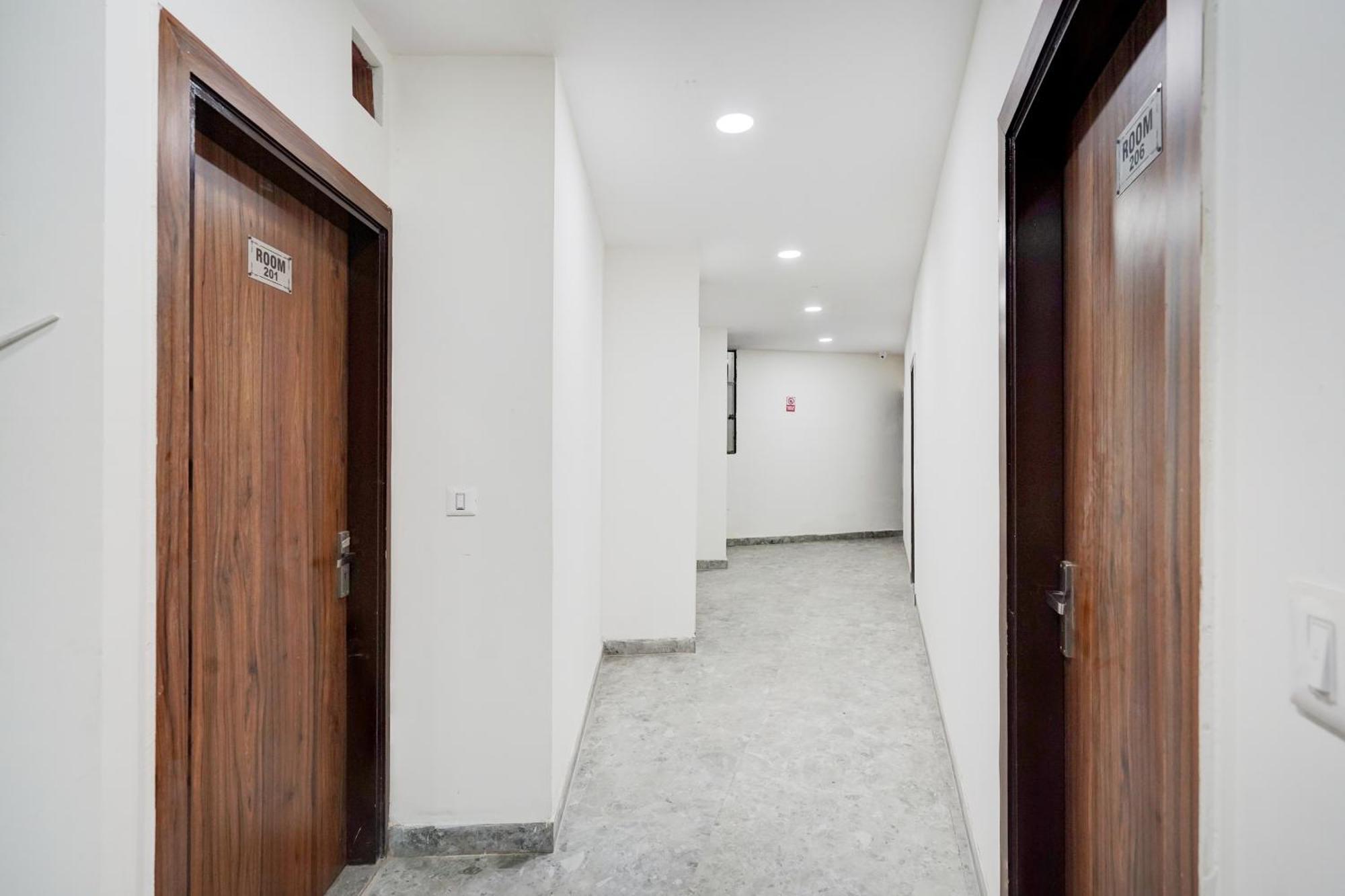 Hotel O Indirapuram Grand Газиабад Экстерьер фото